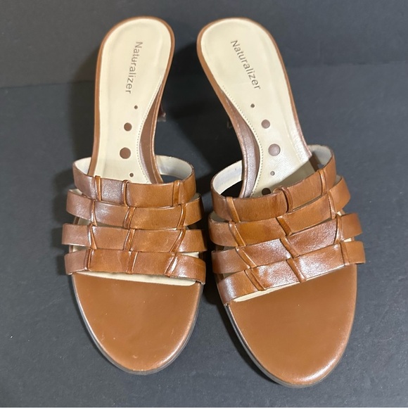 NATURALIZER Slip On Leather Strappy Brown Sandles/Shoes size 8 1/2 - Picture 4 of 8